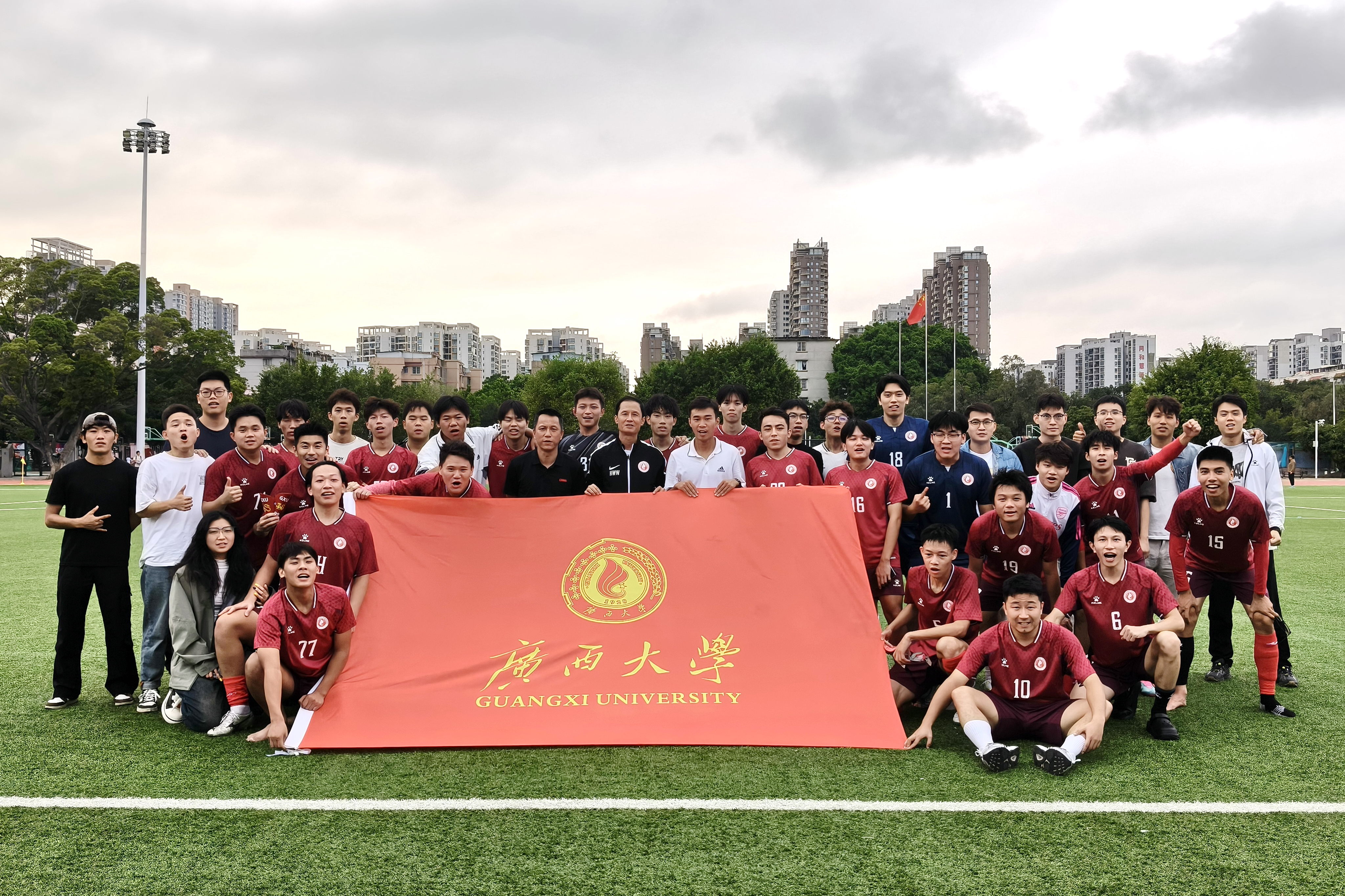                 我校足球队荣获广西第十四届学生运动会足球项目比赛暨第十一届广西“千...